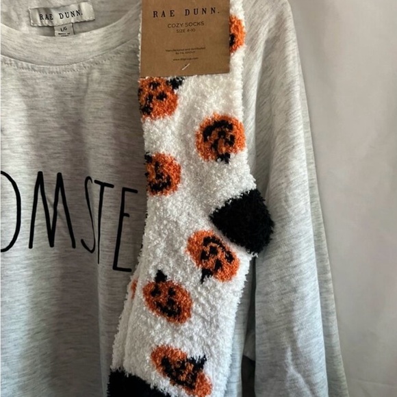 Rae Dunn Momster silky soft sweater with Pumpkin socks NWT Size XL gray color - Picture 7 of 9